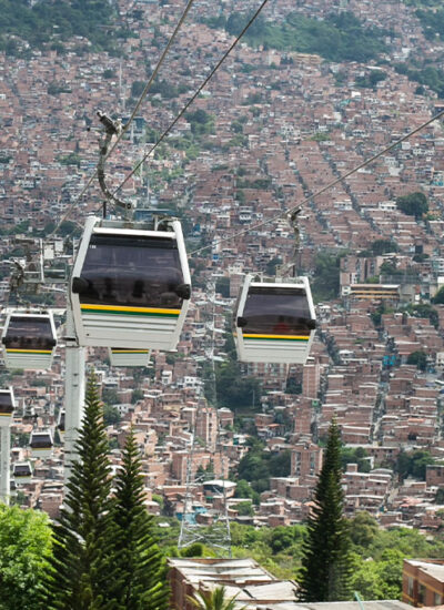 Cómo se llega a la comuna 13 en metro - AEROTUREX TOURS EN MEDELLIN